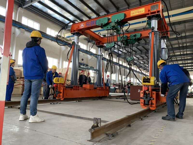 南京今明機械工程有限公司自主研發(fā)國內首臺20噸氣動起重機成功驗收！