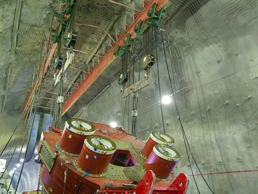 南京今明機械工程有限公司為中鐵山東李樓煤礦，定制4臺32t氣動葫蘆用于盾構(gòu)機組裝